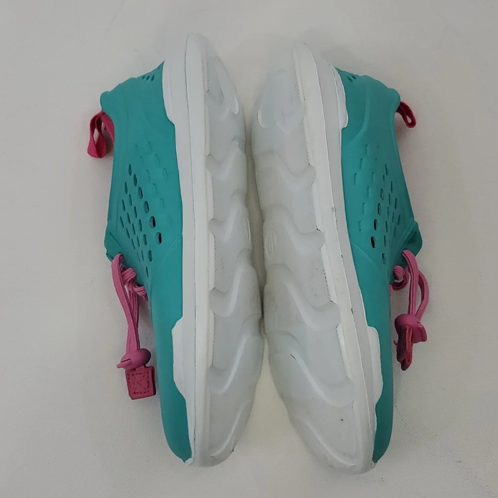 Cat & Jack water shoes size 10